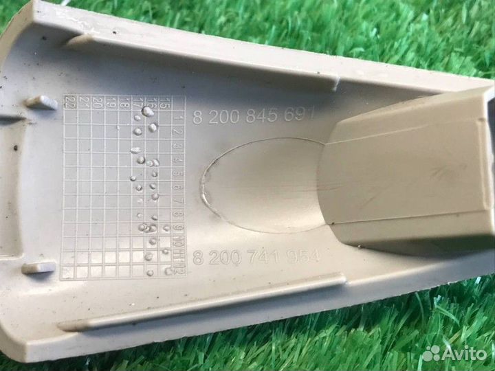 Ручка потолочная передняя правая R Renault Sandero