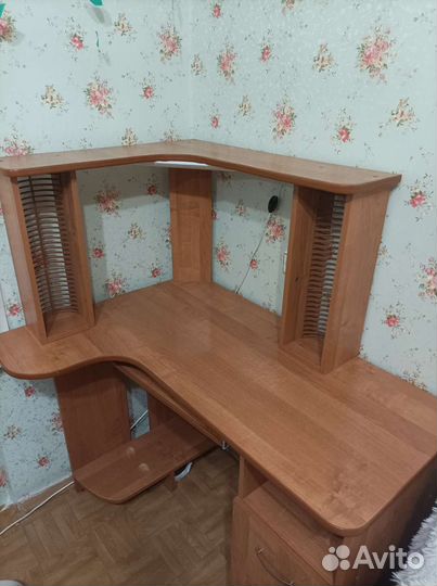 Компьютерный стол