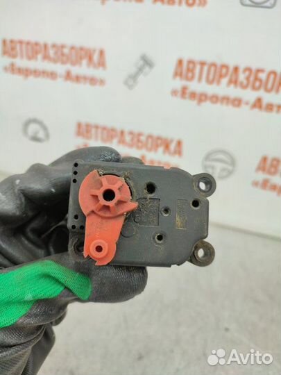 Моторчик заслонок печки Opel Vectra C седан 1.8 Л