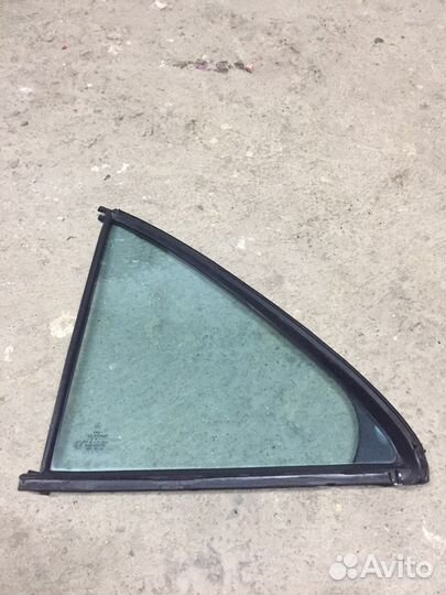 Форточка с уплотнителем Mercedes W210 левая