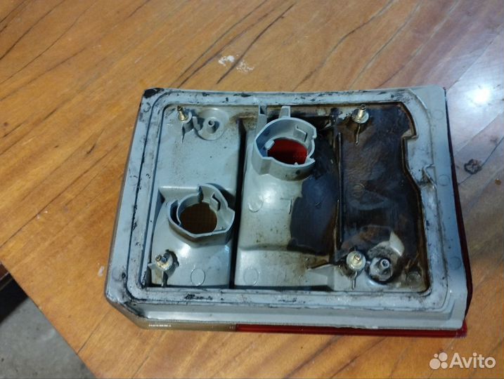 Фонари задние в крышку багажника Audi 80 B3