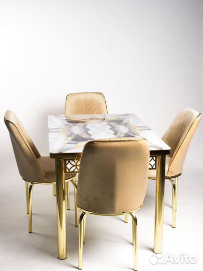 Кухонный стол и стулья комплект