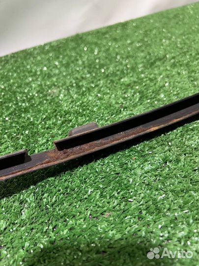 Направляющая стекла двери задней левой на Hyundai