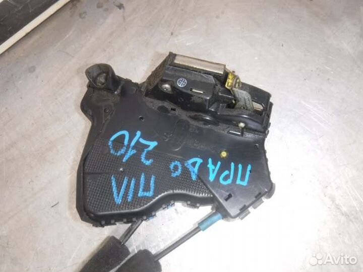 Замок двери передний левый Toyota Lc Prado 120 1GR