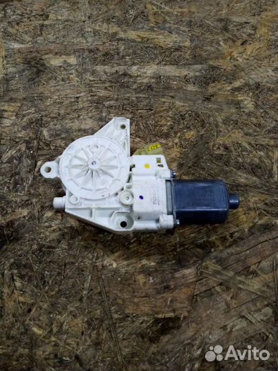 Мотор стеклоподъемника передний левый