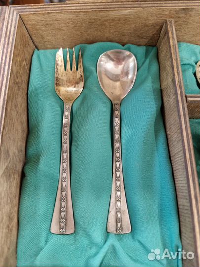 Серебряный набор: подстаканник, столовые приборы