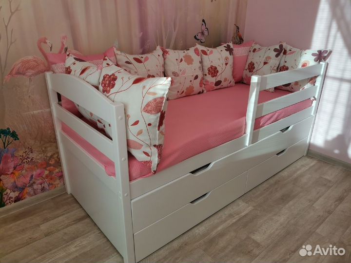 Детская кроватка из массива берёзы с выкатным