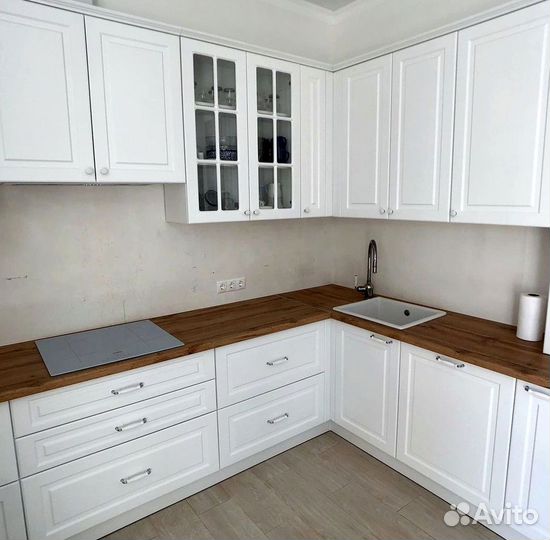 Кухни на заказ с яркими акцентами