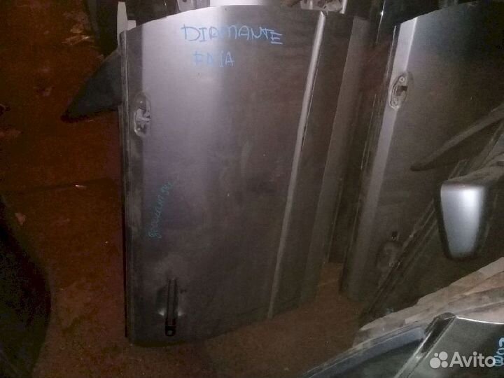 Дверь передняя правая Mitsubishi Diamante F12A сер