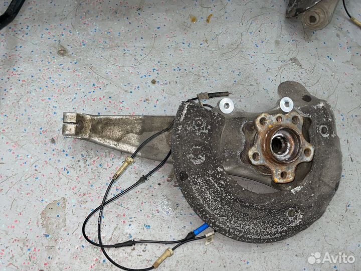 Опора поворотная л BMW 7 G12 G11 G32