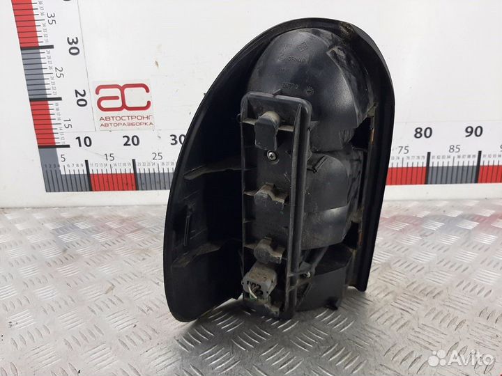 Фонарь задний правый Chrysler Voyager 3 1999