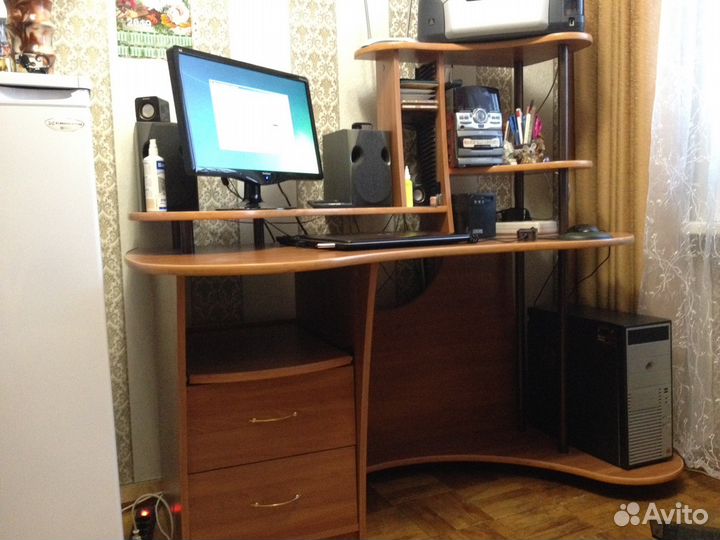 Компьютерный стол