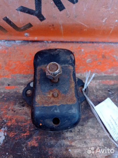 Подушка двс Toyota Noah SR40 3S-FE