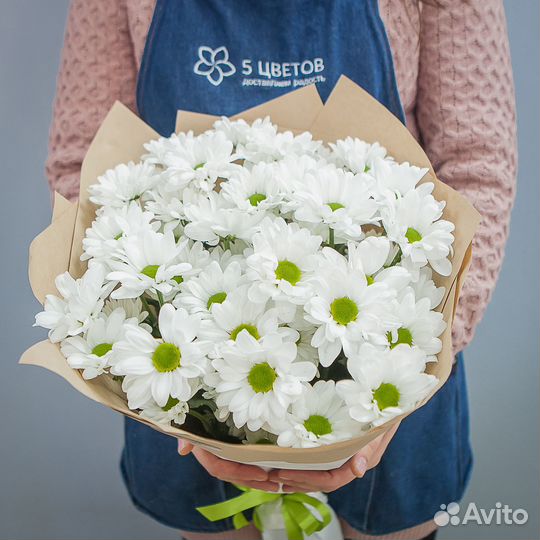 Букет из 7 кустовых хризантем в крафте, цветы дост