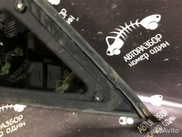 Стекло (форточка) боковое правое Ford Focus 3