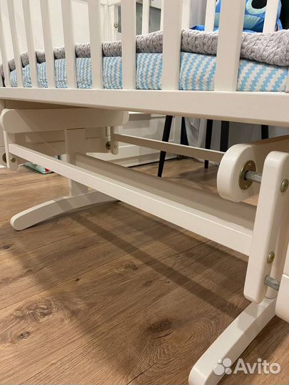 Детская кроватка люлька колыбель с маятником