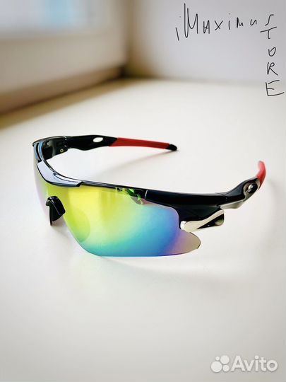 Зеркальные спортивные очки с цветными линзами