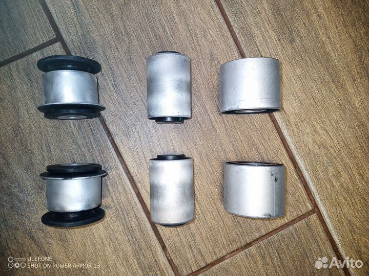 Комплект сайлентблоков рычага ниж jeep WK2 2010