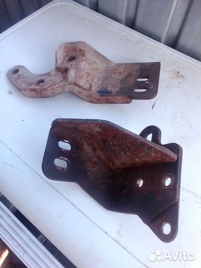 Кронштейн крепления двигателя и коробки заз сенс