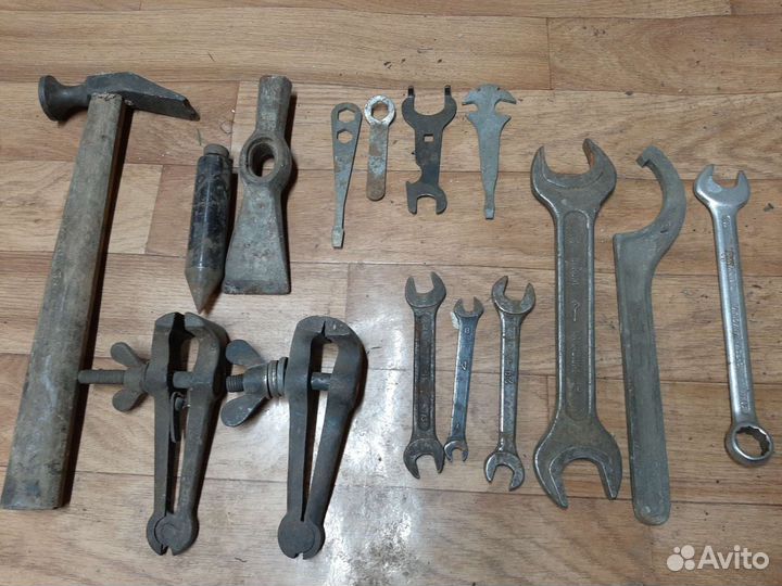 Молоток, ключи, зажимы СССР