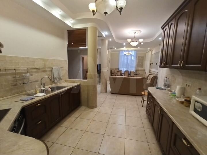 Дом 280 м² на участке 6 сот.