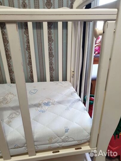 Кроватка с маятником