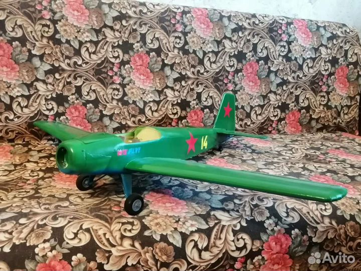 Радиоуправляемый самолет 