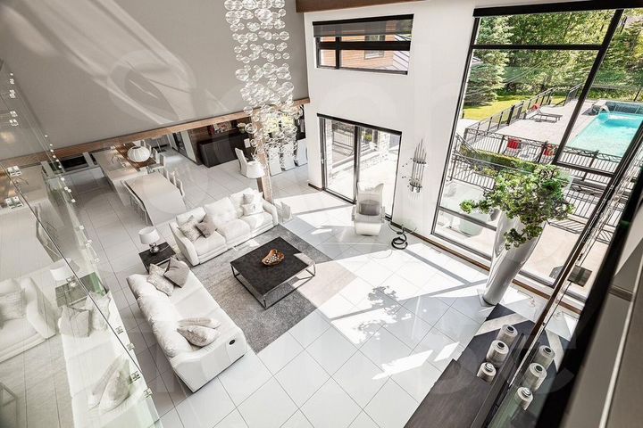 Дом 590 м² на участке 17 сот.