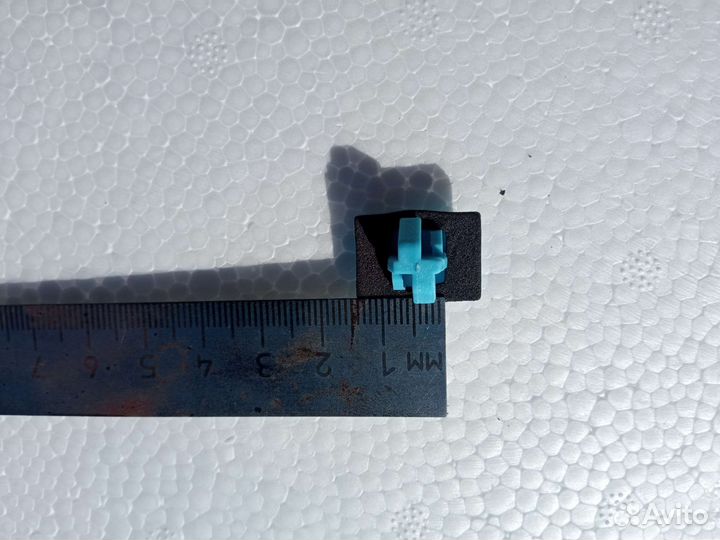 Клипсы крепления накладки порога Hyundai i40