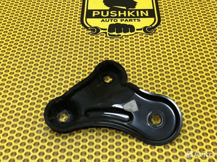 Кронштейн подрамника передний правый Hyundai I30