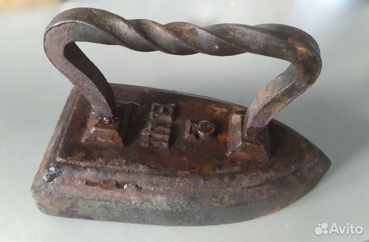 Утюг старинный чугунный