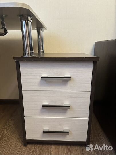 Угловой письменный стол