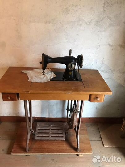 Польская швейная машинка ножная