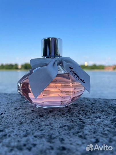 Элегантная и беззаботная композиция Azzaro Mademoi