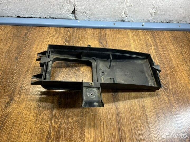 Крышка салонного фильтра Volkswagen Passat B5