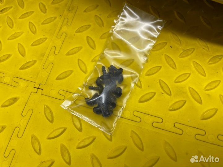 Б/У Обшивка двери В хорошем состоянии, оригиналnnУ