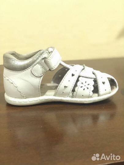 Сандали белые для девочки
