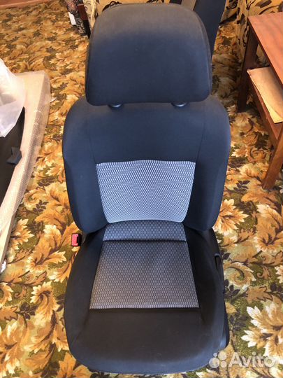 Комлект кресел VW Polo sedan trendline