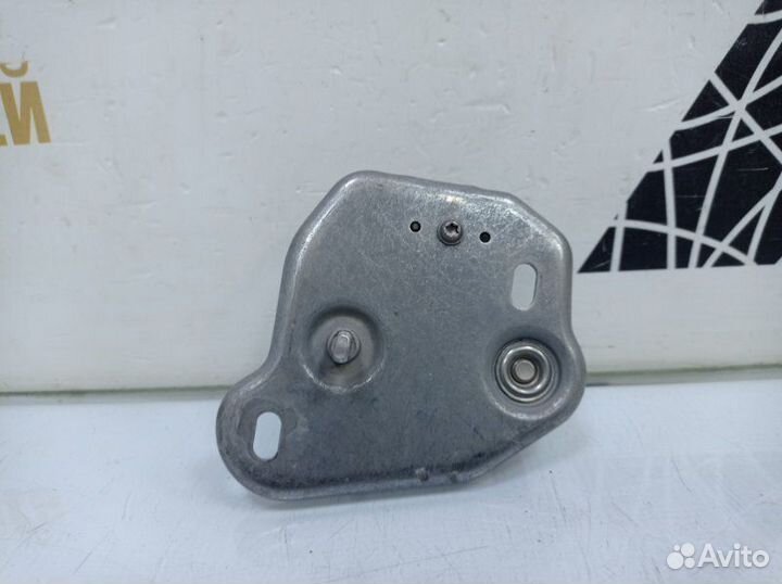 Крюк замка капота правый Skoda Kodiaq 1 NS7 до