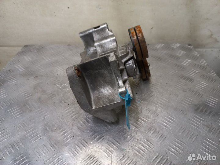 Кронштейн генератора Volkswagen Golf 4 1.4 AKQ