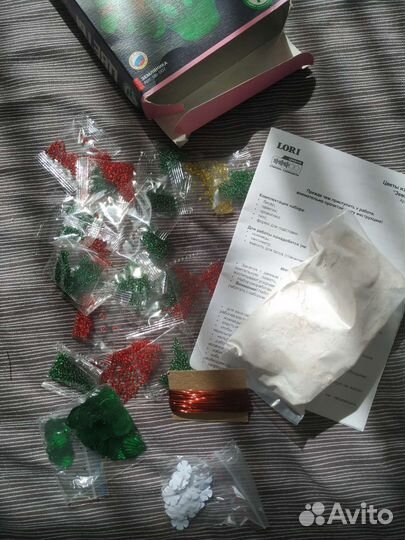 Набор для изготовления цветов из бисера и пайеток