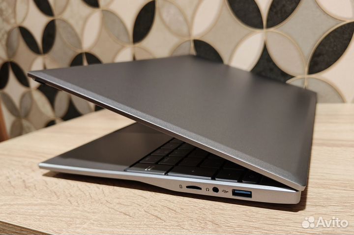 Мощный новый ноутбук i5-8259U, RAM 16GB + SSD M2