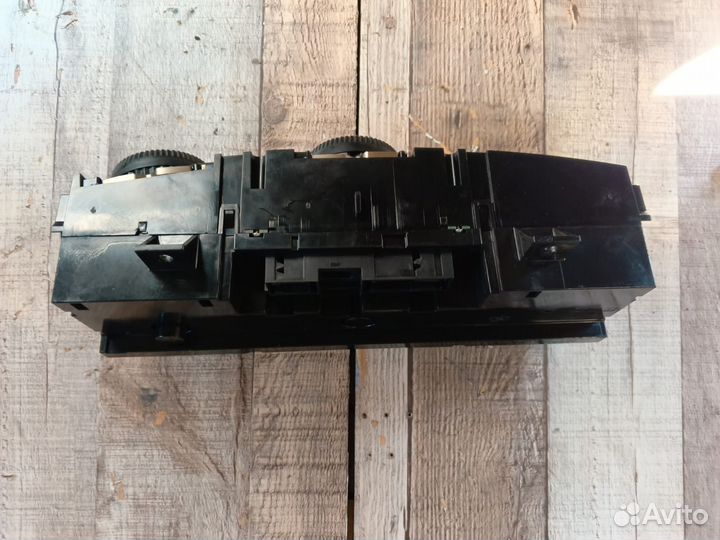 Блок управления климатом Volkswagen Crafter 2.0л