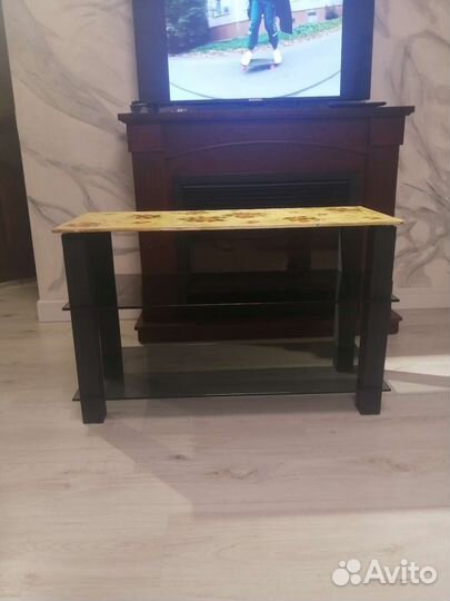 Стеклянная тумба под тв