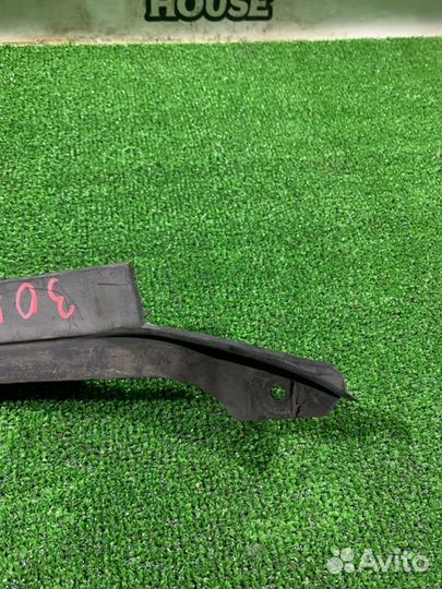 Брызговик передний левый Audi A4 B8 CDN 2011