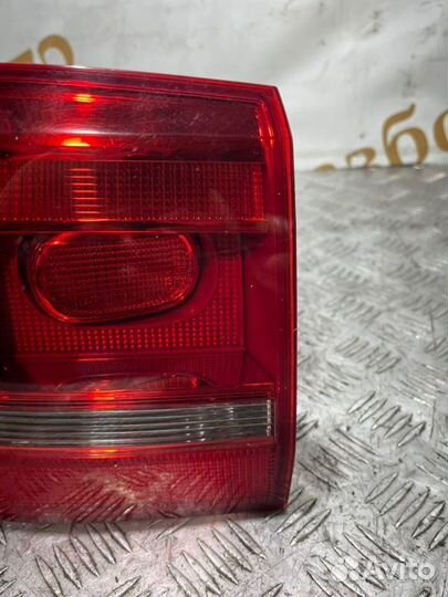 Фонарь задний левый Volkswagen Touran 1T3