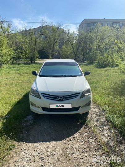 Hyundai Solaris 1.4 МТ, 2015, битый, 580 000 км