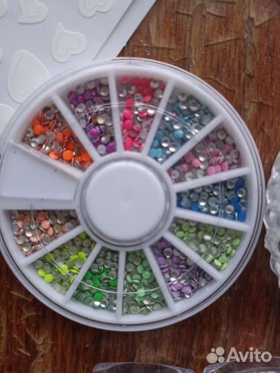 Разные украшения для ногтей