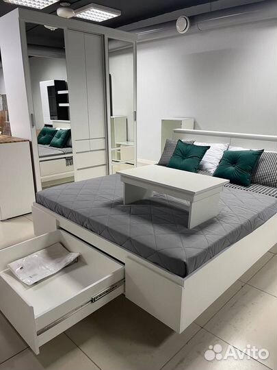 Кровать белая 160х200