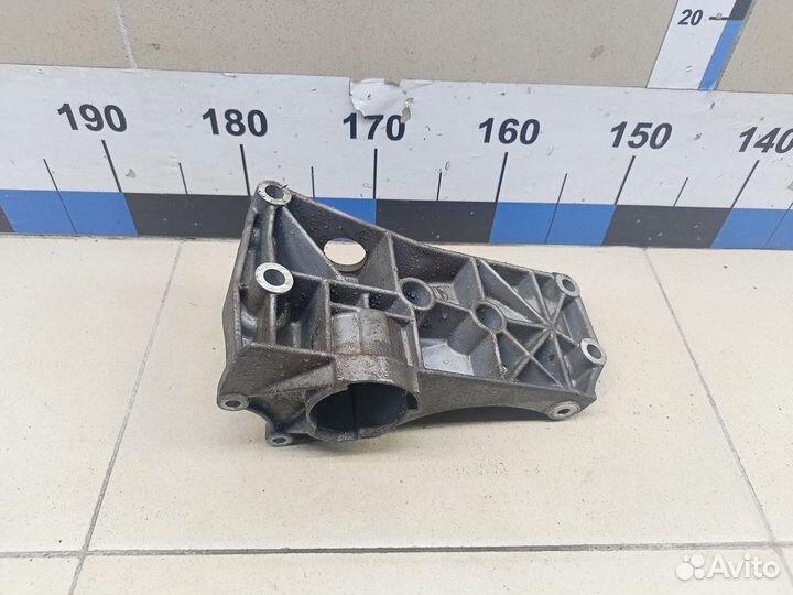 Кронштейн генератора Octavia (A4 1U) 2000-2011
